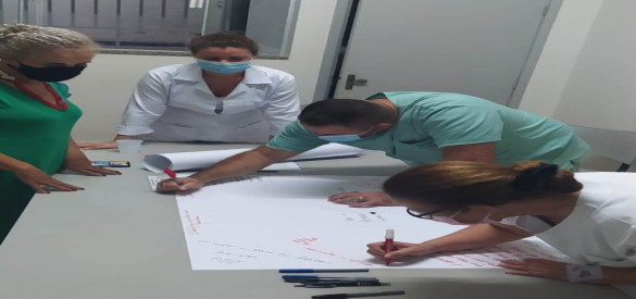 Representantes do INDSH realiza atividades em grupo com colaboradores do hospital